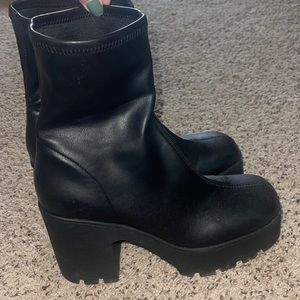 Black platform heeled boots- women’s 10- like new